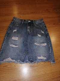 Spódniczka jeansowa z dziurami