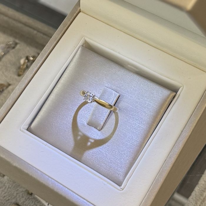 Złoty pierścionek z diamentem • pr.585 • roz.14 • Lombard Halogsm Łódź