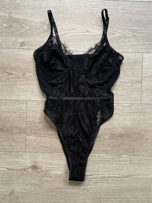 Nowe czarne koronkowe body z siateczką – rozmiar S, i