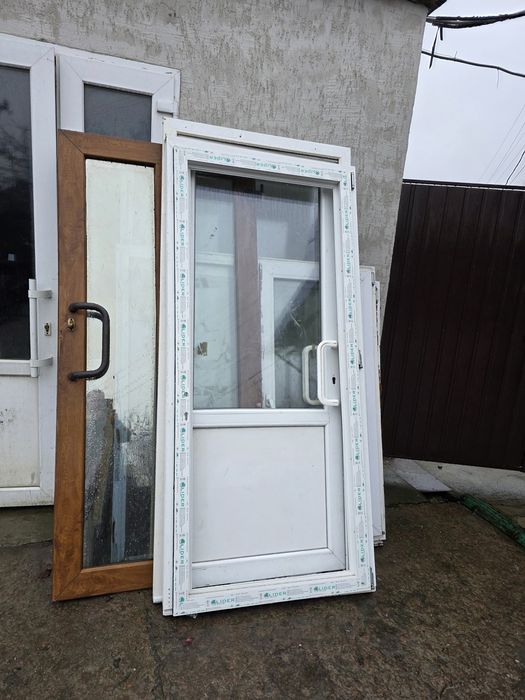 Продам двері бу металопластикові