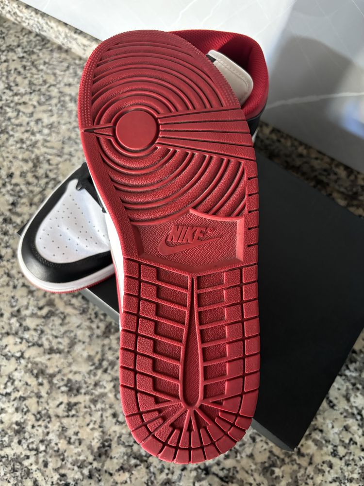 Jordan 1 mid red gym