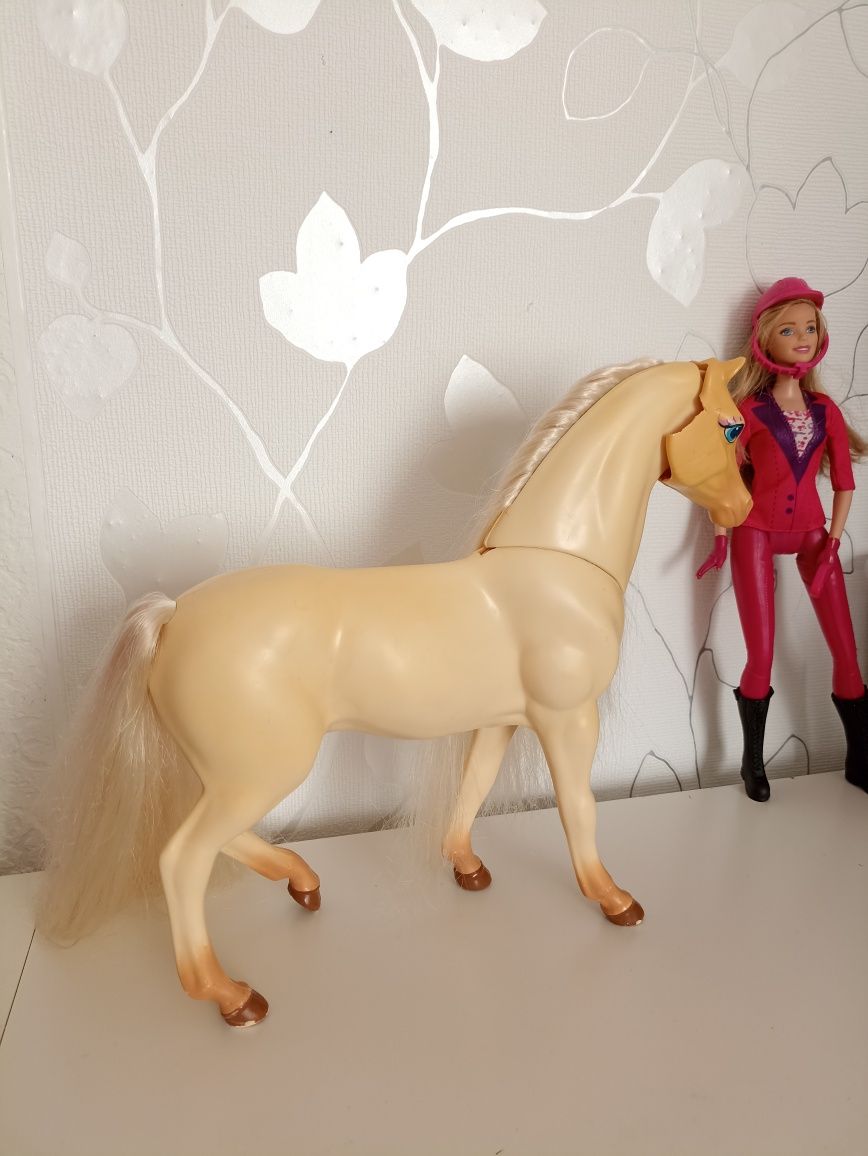 Кукла Барби и лошадка