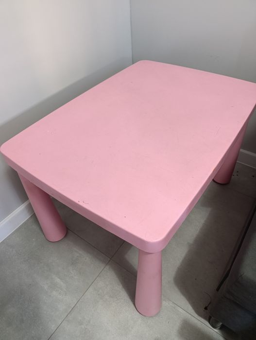 Stolik mammut różowy ikea