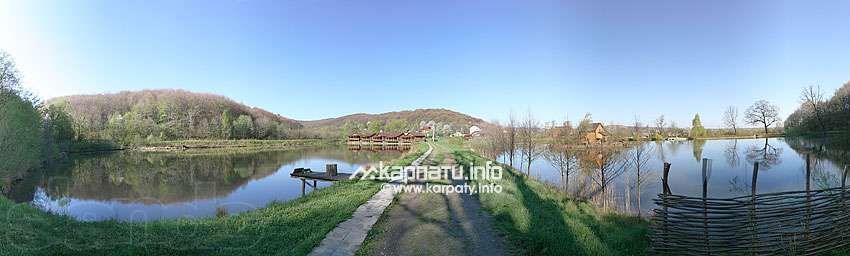 база відпочинку "Цісарске Урочище" діюча з озерами в Карпатах