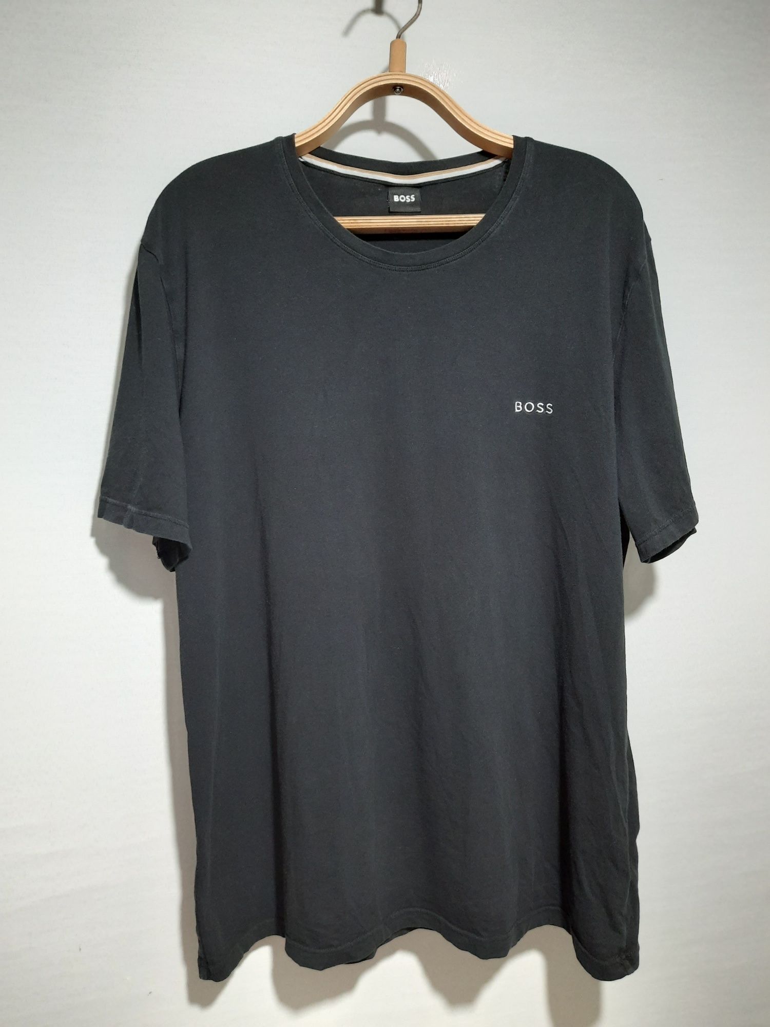 Футболка  Boss Hugo Boss бірка XXl буде на XL