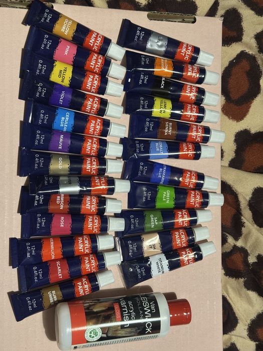 Farby akrylowe + bezbarwny lakier akrylowy + pędzelki