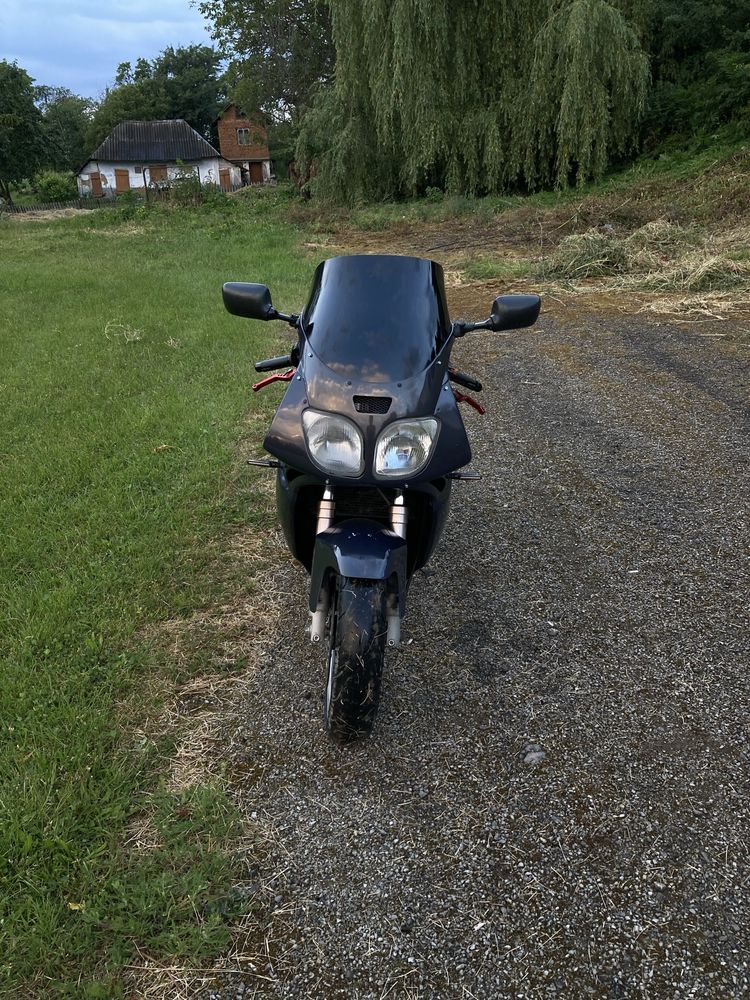 Продам мотоцикл YAMAHA FZR 600r