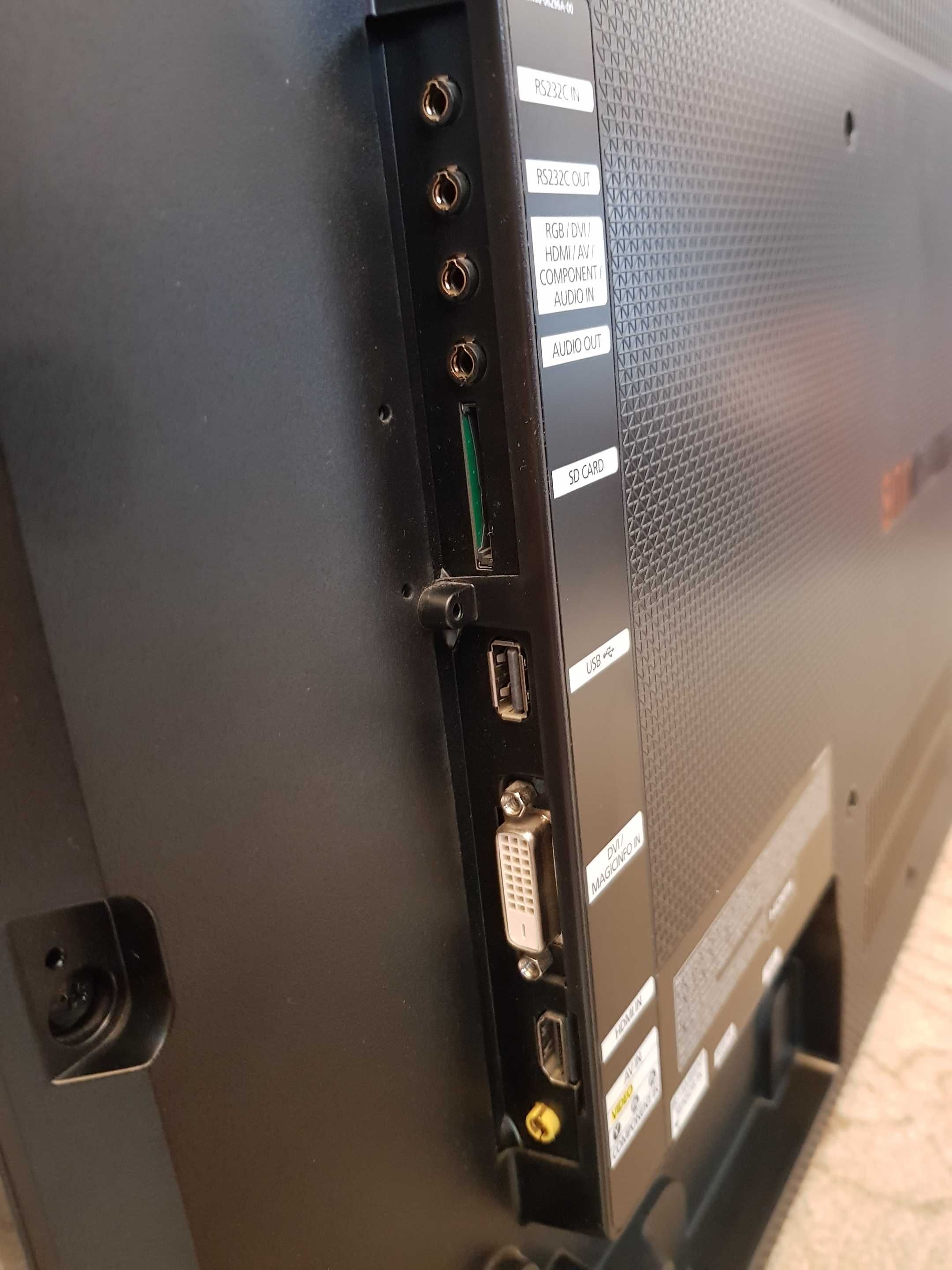 TV monitor Samsung DM32D + pilot