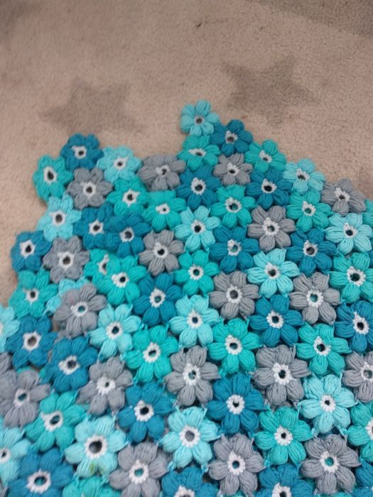 Kocyk pled niemowlęcy robiony na szydełku