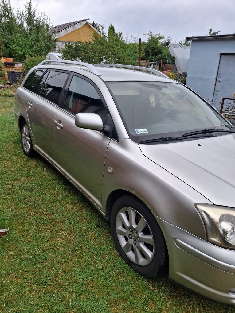 Toyota avensis 1.8 benz  kombi 2004r