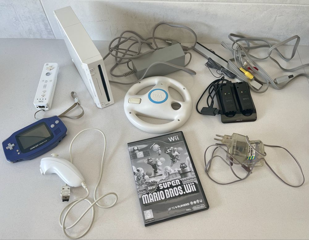 Lote Nintendo Wii com vários acessórios + Game Boy Advance avariado