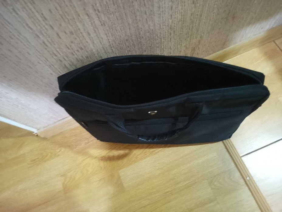 Продам сумку к ноутбуку 17 дюймов. Качественная. В идеале!