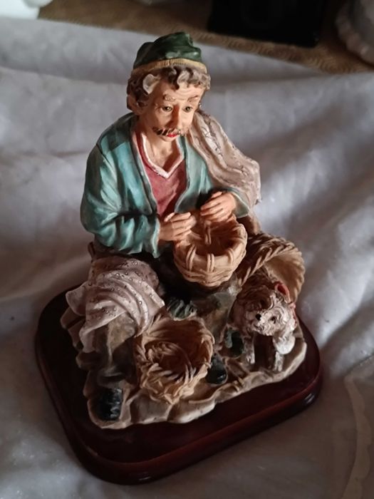 2 Estatuetas antigas em cerâmica