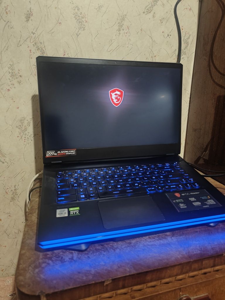 MSI GE66 Raider 15.6"RTX3080 16GB  FHD 300Hz Octal Core i9-10980HK 32G