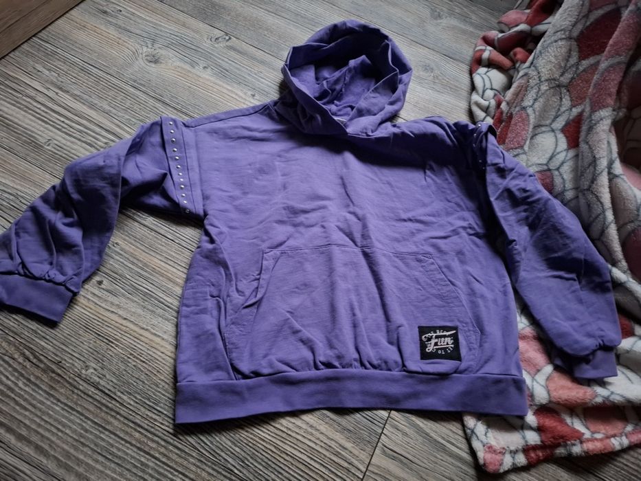 Bluzka dresowa z kapturem 140