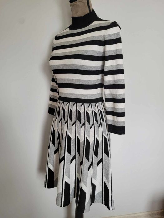 Biało szaro Czarna sukienka Karen Millen 
Stan bardzo dobry 
Rozmiar S