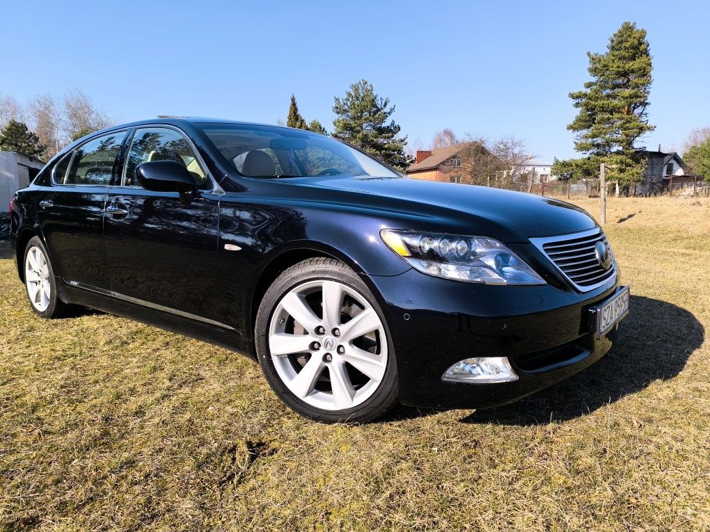 Lexus LS600hL long president