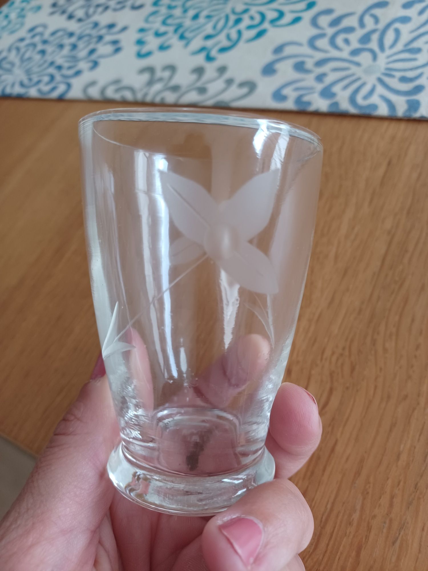Jarro em vidro com 4 copos vintage