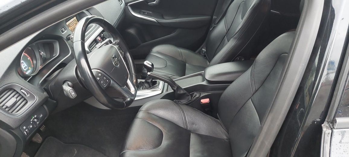Volvo V40 D2, bogate wyposażenie, prywatne ogłoszenie