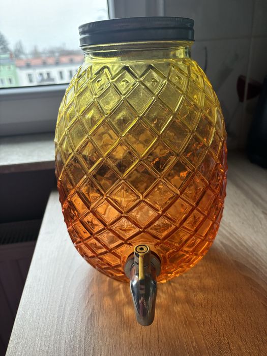 Słój z metalowym kranikiem