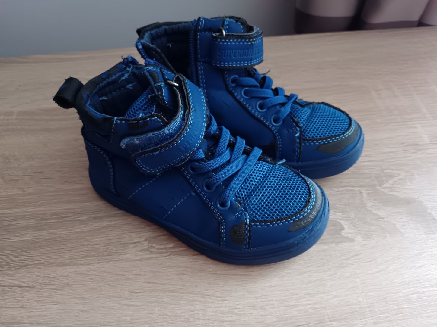 Buty dla chłopca Reserved r. 25