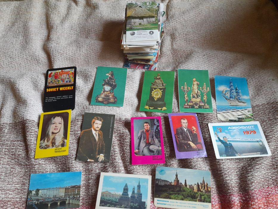 настольных календарей 296 штук разных