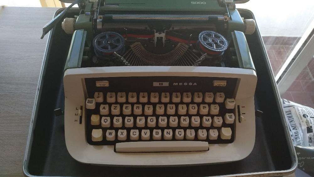 Maquina de escrever vintage MESSA (Royal Sabre)