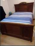 Cama de casal (em bom estado geral)