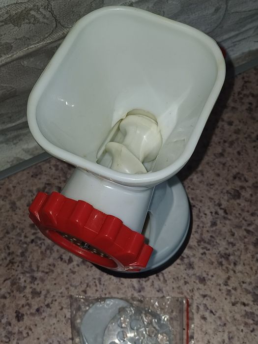 Мясорубка пластикова