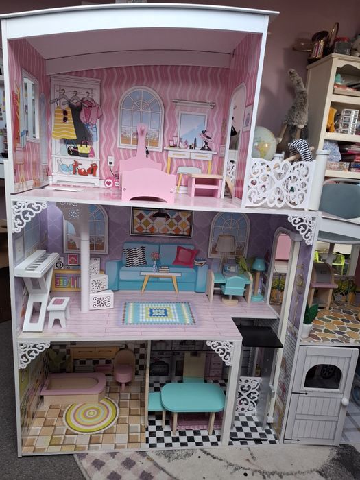 Duży drewniany domek dla lalek Barbi Ksenia