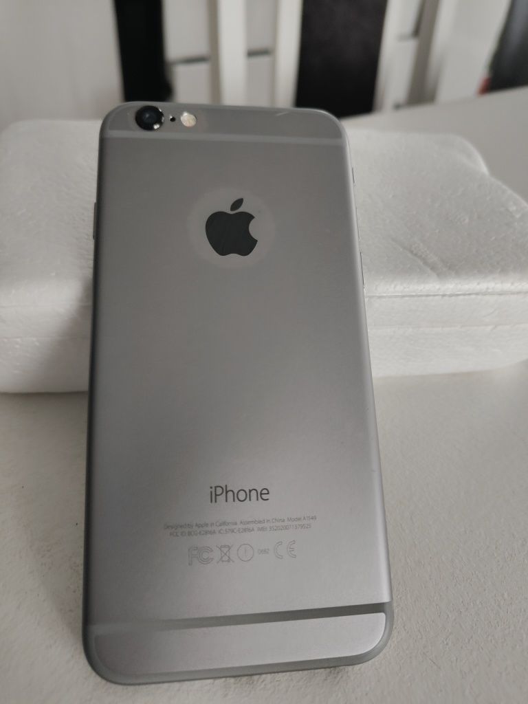 iPhone 6 16 GB kolor srebrny aluminium.