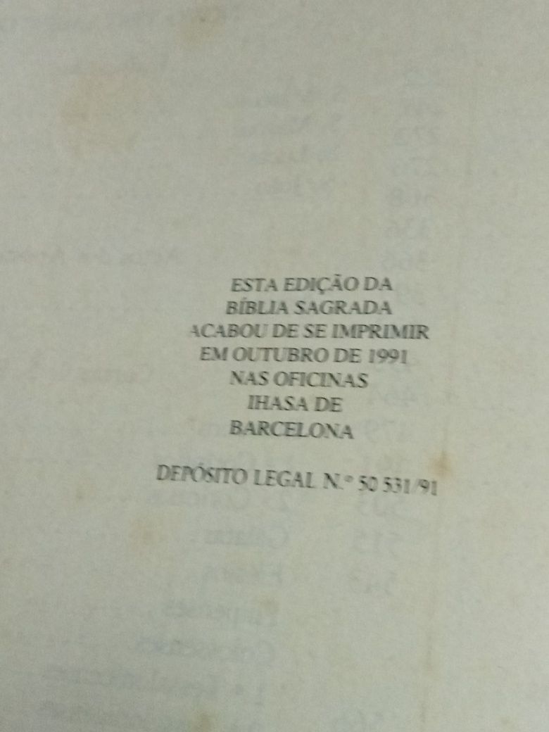 Vendo bíbilia sagrada grande folhas dourada excelente estado