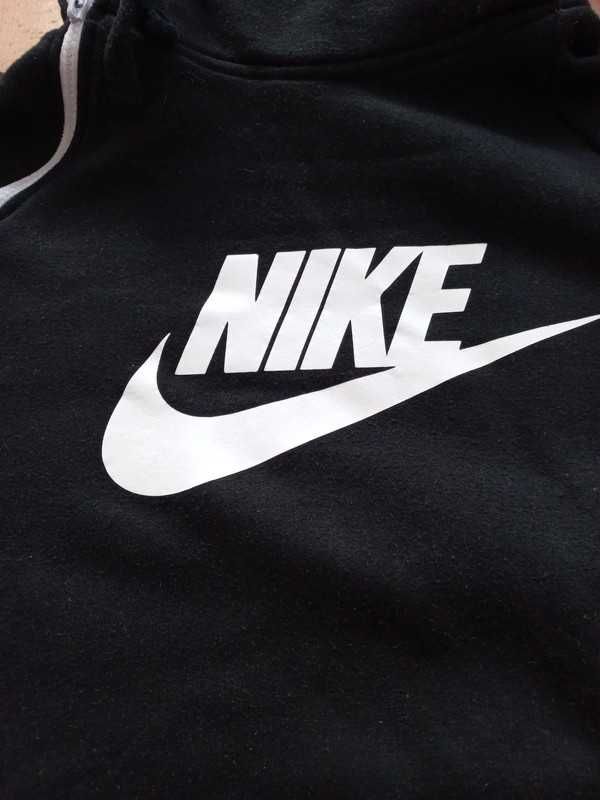 Bluza Nike z fajną stójką i kapturem