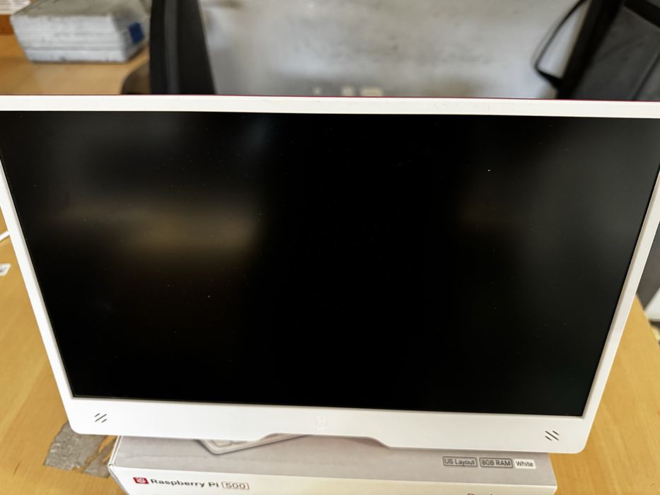 Zestaw z Raspberry Pi 500 - EU 8GB RAM 2,4GHz + oficjalne akcesoria