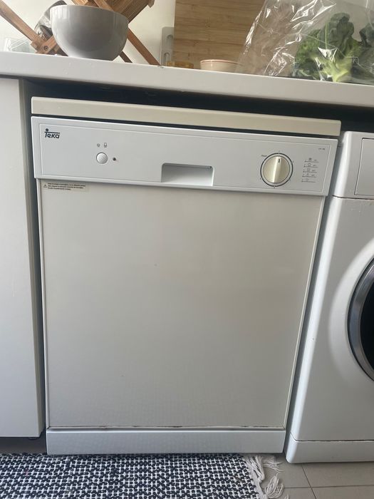 Máquina loiça a funcionar