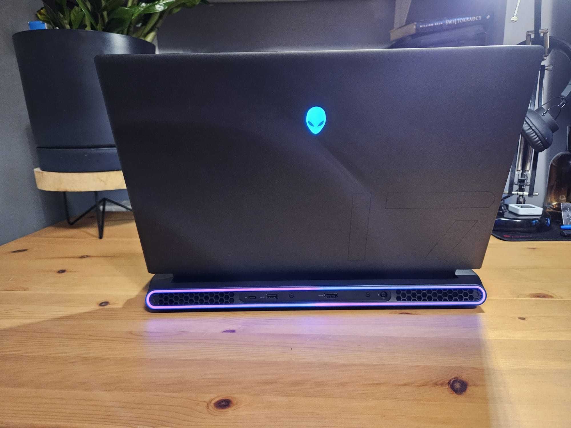 Dell Alienware M17 R5 / RTX 3070Ti / Ryzen 7 6800H / 32 GB RAM G-SKILL