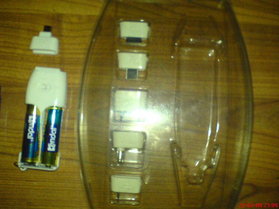 ŁADOWARKA DO KOMÓREK SMARFONÓW przenośna na baterie różne wtyczki nowa