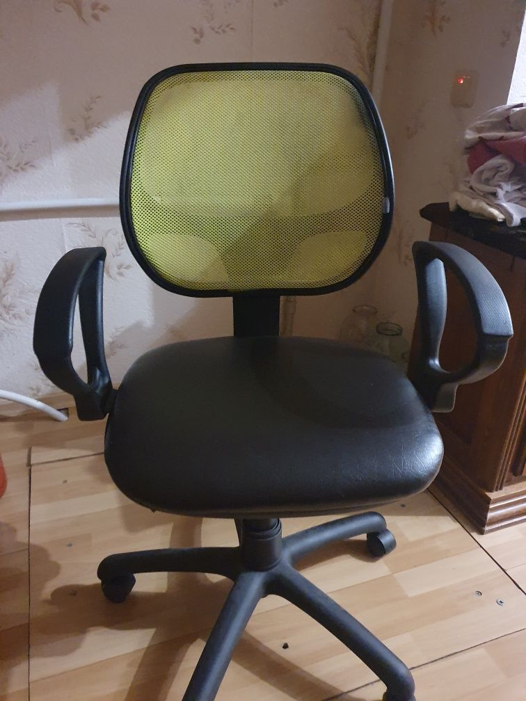 стул - офисный новый кожзам