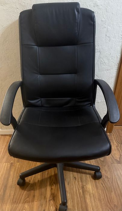 Fotel biurowy czarny