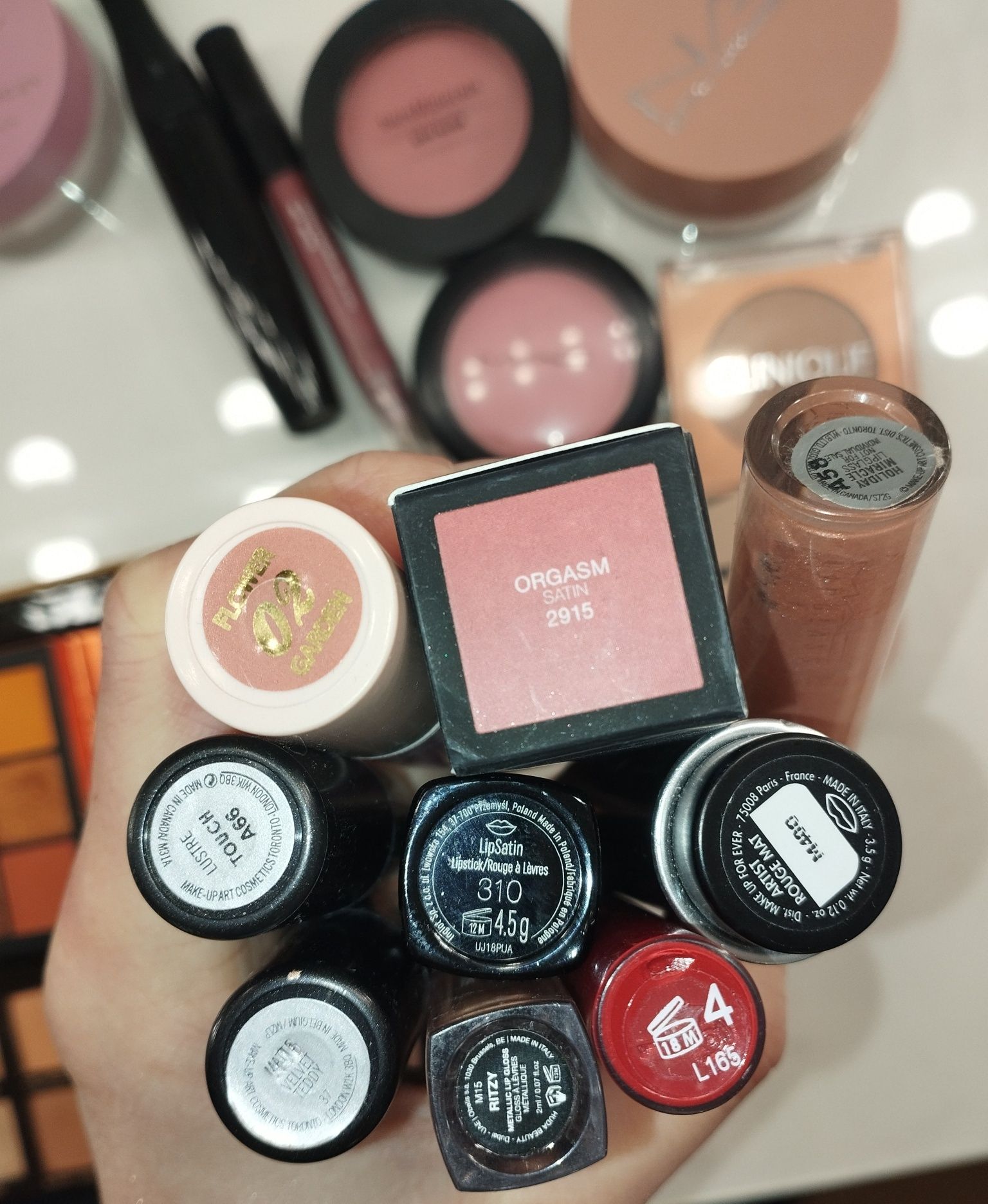 Anastasia huda MAC nars nam Eveline Inglot clinique hourglass glam