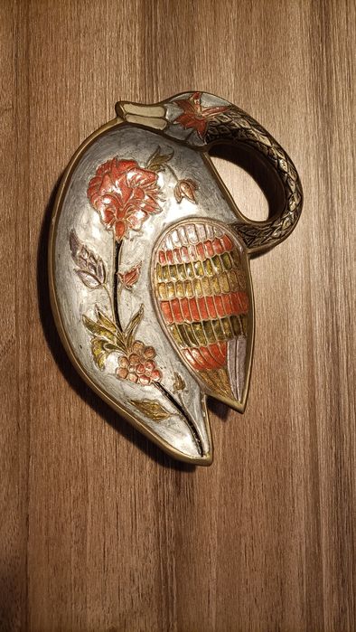 Figura de cisne em latão antigo