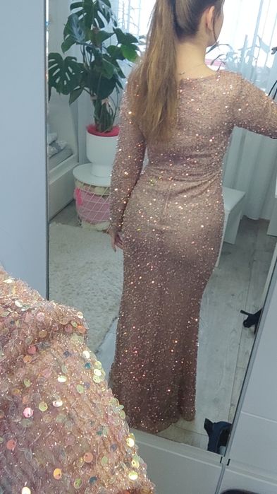 Śliczna cekinowa Suknia