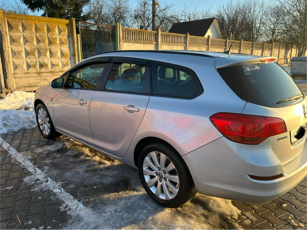 Opel Astra J Sport Touer 2012