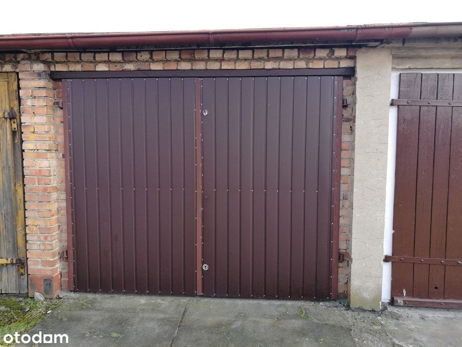Garaż murowany.
