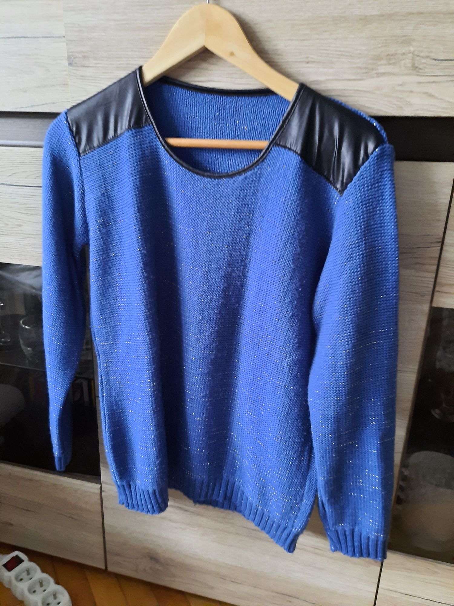 Sweter niebieski roz. S/M