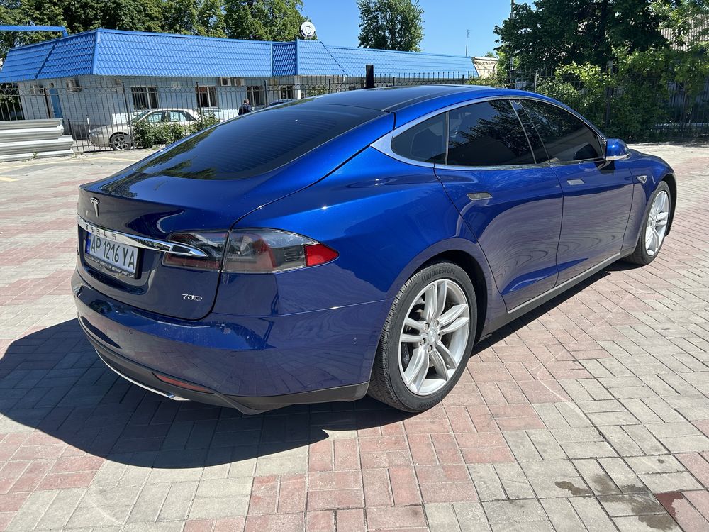 Продам Tesla Model S 70D