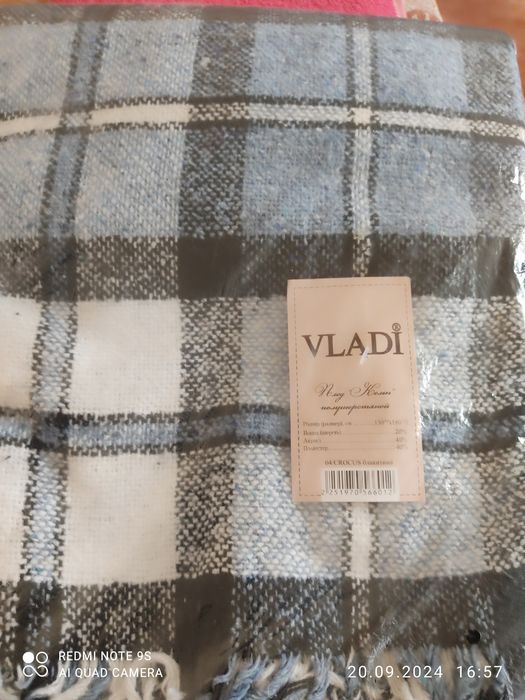 Полотенца новые,белые.