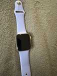 Iwatch SE 40 mm złoty
