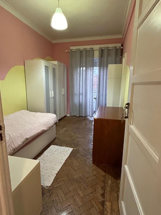 Quarto solteiro/ Favor enviar whatszap/ não chamadas!