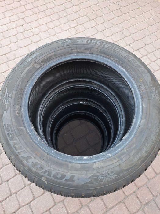 Opony zimowe komplet 4 szt. 225 55 r 16 Toyo